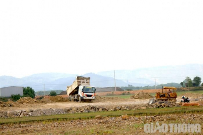 San lấp đất ruộng trái phép. Ảnh: Ngọc Hùng