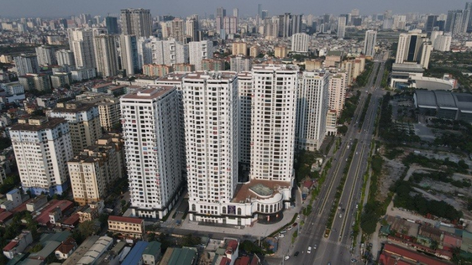 Nhiều chuyên gia thừa nhận thị trường bất động sản đang lệch pha cung cầu rất lớn giữa các phân khúc. Nguồn cung nhà cao cấp rất lớn trong khi đa số người lao động khó tiếp cận nhà giá thấp. (Ảnh: Hà Phong)