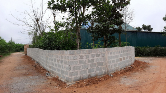 Những công trình vừa được xây dựng trên địa bàn xã Vĩnh Hà, huyện Vĩnh Linh, tỉnh Quảng Trị, nơi đã được xác định hướng tuyến cao tốc Vạn Ninh - Cam Lộ