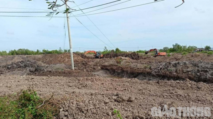 Xe cơ giới đang đào đất (ảnh chụp vào ngày 8/3/2022).
