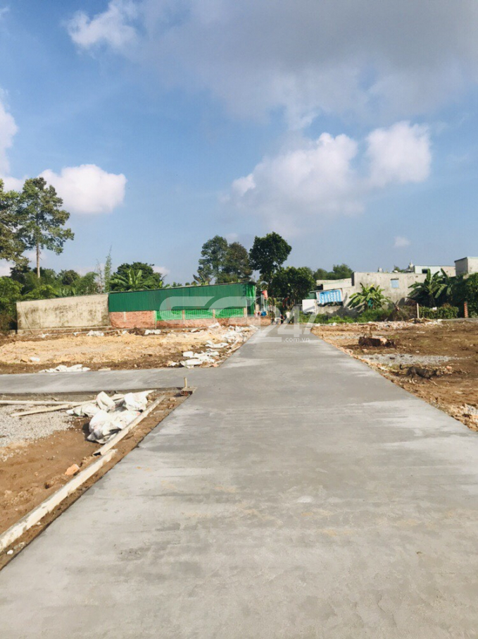 Ghi nhận thực tế khu đất thuộc tờ bản đồ số 85 các thửa 93, 111, 112 vào tháng 11/2019 đường đi nội bộ trong khu đất đã được đổ bê tông