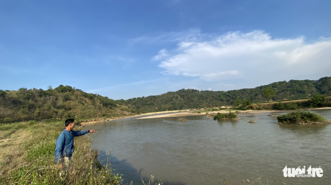 Ông Khương Phú Huynh đã bốn lần chuyển nhà nhưng rồi nhà cũng không còn - Ảnh: TRUNG TÂN