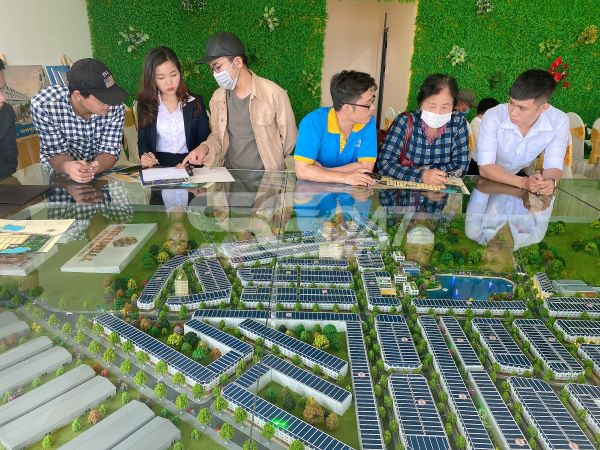 Một vài hình ảnh khách hàng đến dự án PNR ESTELLA để nghe tư vấn, mua lô nền...