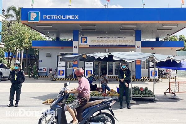 Một cây xăng trên địa bàn tỉnh liên quan đến đường dây xăng giả bị kiểm tra.