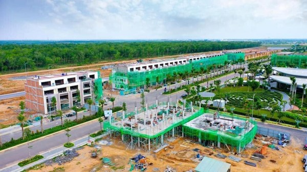 nhieu-hang-muc-cong-trinh-tai-gem-sky-world-dang-duoc-day-nhanh-toc-do-thi-cong-de-dam-bao-ban-giao-dung-tien-do-anh-tap-doan-dat-xanh