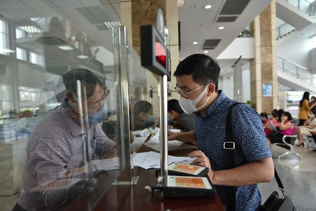 Cục Thuế TP.HCM cho biết nợ thuế tiếp tục tăng cao trong bối cảnh khó khăn hiện nay. Trong ảnh: doanh nghiệp đến làm thủ tục thuế - Ảnh: NGỌC PHƯỢNG
