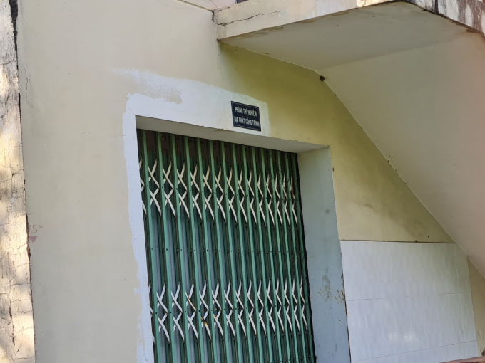 có 1 phòng được treo biển phòng thí nghiệm địa chất công trình nhưng cũng luôn đóng kín cửa.