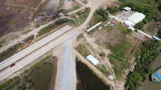 ống dẫn cát chằng chịt