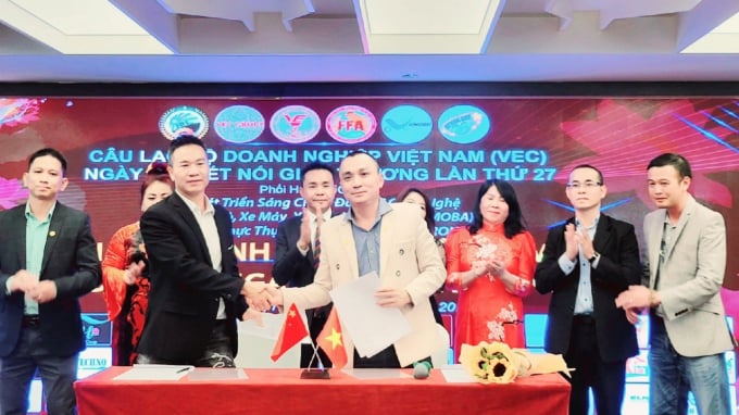 Đại diện VEC và Hiệp hội doanh nghiệp Trung Quốc ký kết biên bản ghi nhớ hợp tác toàn diện nhằm xúc tiến giao thương doanh nghiệp hai nước.