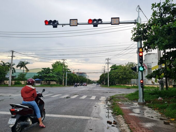Trụ đèn tín hiệu giao thông trị giá gần 1 tỷ đồng