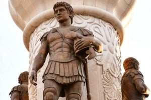 Tượng Alexander Đại đế tại Skopje, Macedonia.