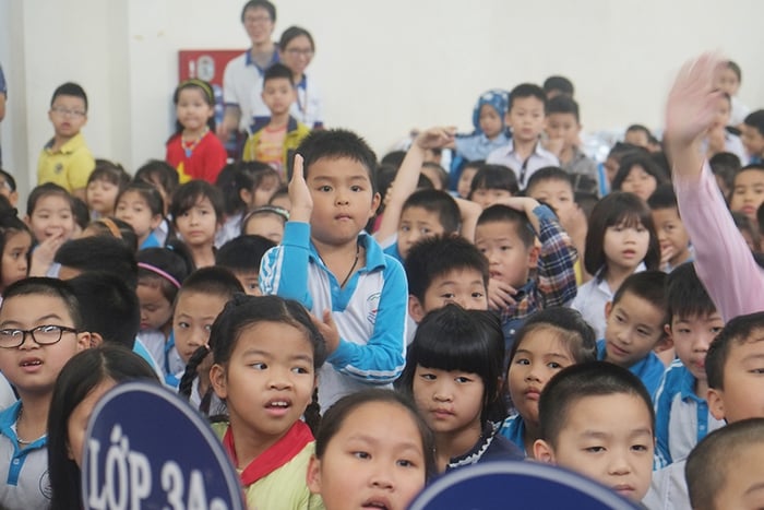 Mở rộng miễn học phí với học sinh ngoài công lập:
Quyết sách đảm bảo tính công bằng - Ảnh 1.
