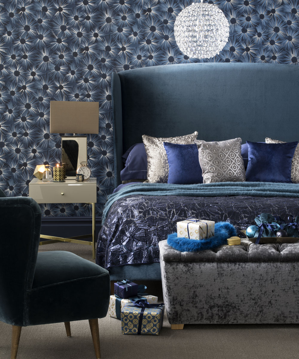 Christmas-bedroom-decor-with-blue-colour-and-metallic-silver