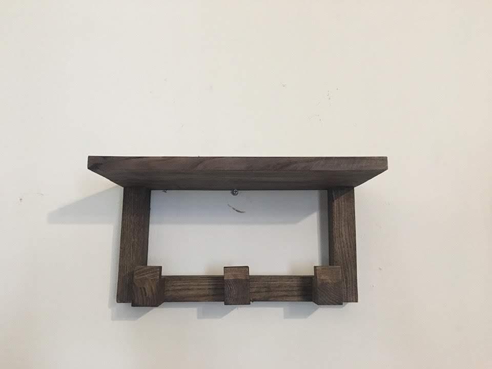 Kệ gỗ tần bì treo tường 1 ngăn có 3 đinh treo - Kệ Decor.