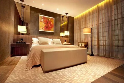 Một phòng ngủ khác trong căn hộ cao cấp trăm tỷ của cặp đôi, cũng khá ấm cúng và kín đáo hơn.