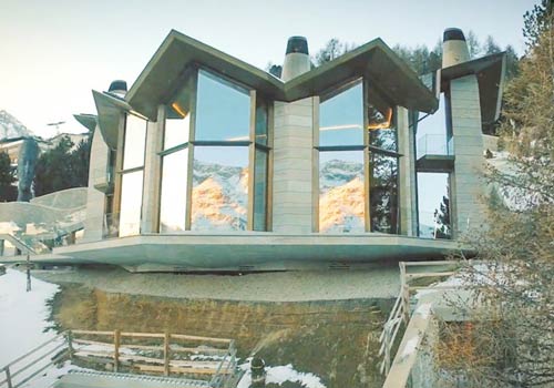 Ở Thụy Sĩ có ngôi biệt thự 7 tầng xa xỉ được xây dựng dưới lòng đất tại khu nghỉ dưỡng trượt tuyết St. Moritz với tên gọi Lonsdaleite hay Ice Palace.