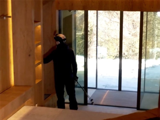 Chưa hết, căn nhà biệt thự dát vàng này còn không thể thiếu khu trượt tuyết riêng. (Ảnh: Senada Adzem / Vimeo).