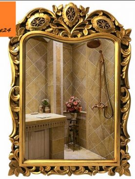 Hoặc một chiếc gương được trang trí cầu kì, hoa tiết quý tộc như thế này cũng được khách hàng chọn khá nhiều khi mua gương soi.