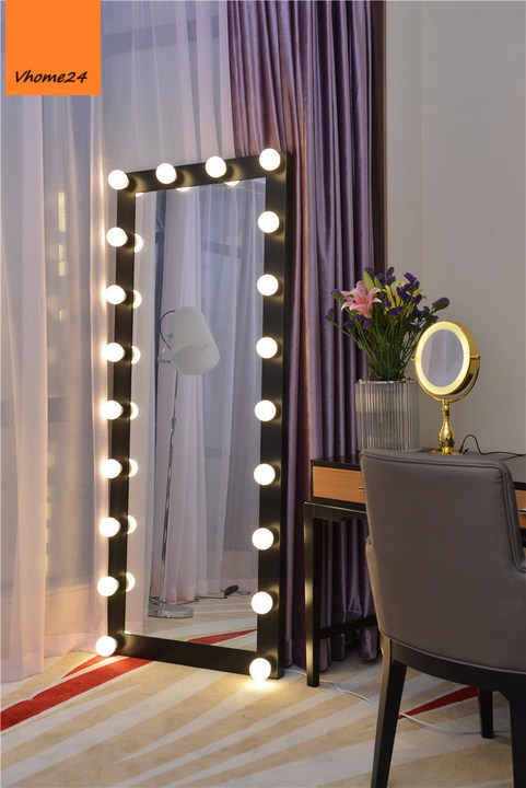 Mua gương đứng giả rẻ với khung nhôm đen kết hợp đèn LED rực rỡ