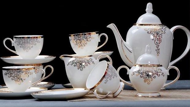 Bộ ấm trà đẹp 15 chi tiết hoa văn vàng sứ xương