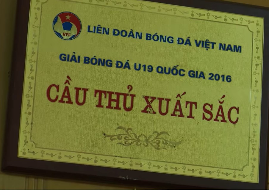 Cầu thủ 9X quê Hải Dương từng giành giải cầu thủ xuất sắc nhất ở Vòng chung kết U19 quốc gia 2016.
