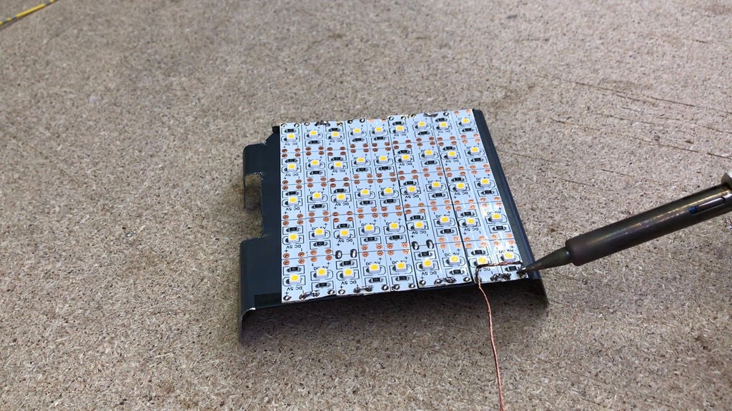 4. Đấu nối những dải LED bằng dây đồng xoắn