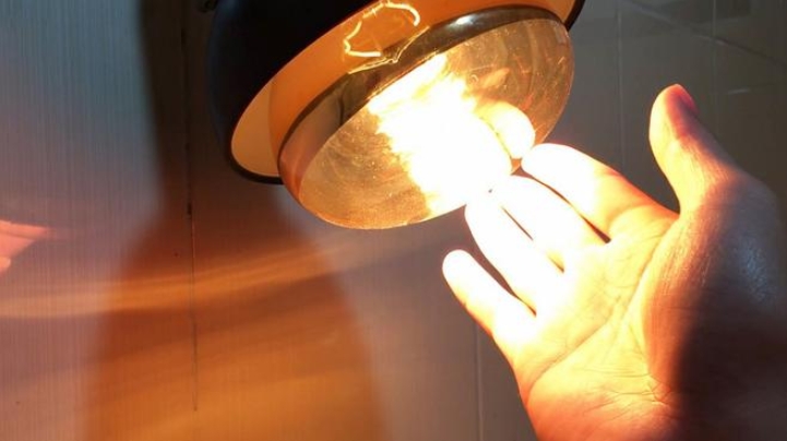 Với bóng đèn sưởi hồng ngoại điện năng sẽ được sử dụng tối đa để tạo thành nhiệt năng.
