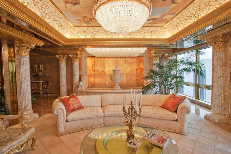 Được ước tính có giá trị lên tới 100 triệu USD, căn penthouse của Donald Trump nằm trên tầng 66 của toà nhà Trump và được mạ vàng 24K phần lớn các đồ dùng trong nhà.