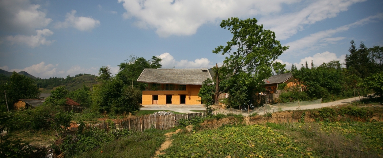 Người dân Nậm Đăm đã quyết định di chuyển nơi cư trú của cả buôn làng để có một cuộc sống tốt hơn.