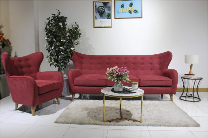 Ghế sofa đơn Julianna có thể đi cùng bộ sofa Julianna hoặc đứng đơn lẻ. Màu đỏ rực rỡ giúp làm nổi bật không gian.