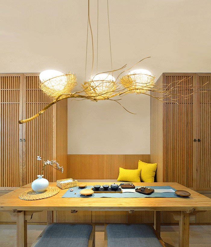 Các thiết kế đèn thả bàn ăn đơn giản hiện nay dù đơn giản nhưng không làm mất đi vẻ đẹp của không gian, trái lại nó còn giúp tăng tính thẩm mỹ cho căn phòng mà bản thân hiện hữu.