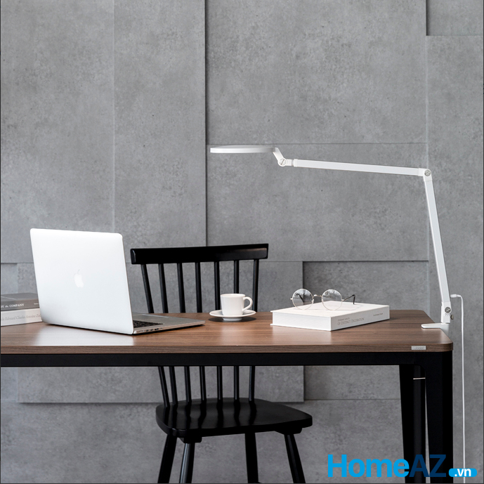 Đèn kẹp bàn LED Helio PL-3700WH mang lại sự tiện nghi, cái nhìn hiện đại cho không gian làm việc của mỗi cá nhân.