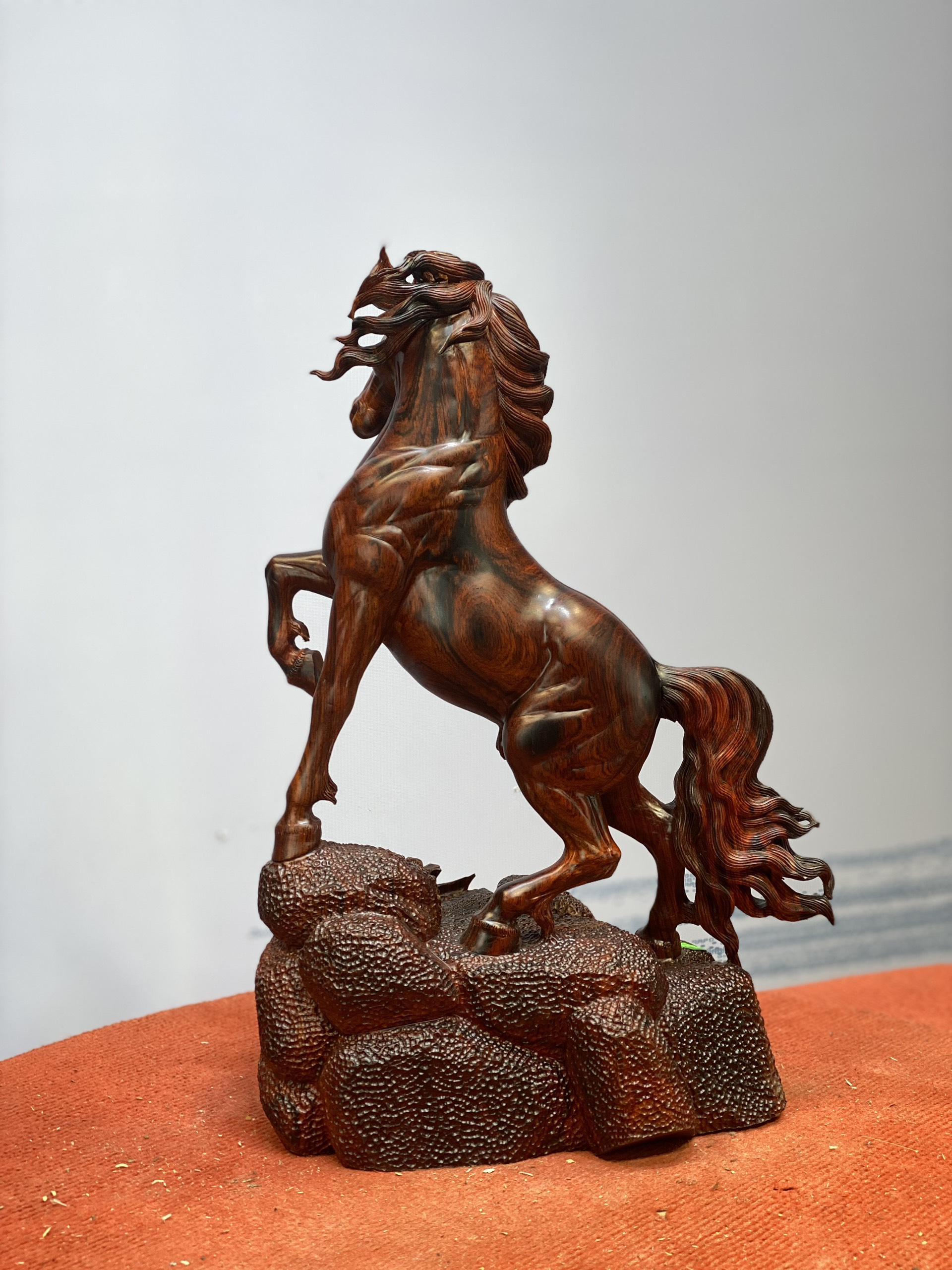 Ngựa Gỗ Phong Thủy Nhất Mã Phi Thiên | HomeAZ.vn