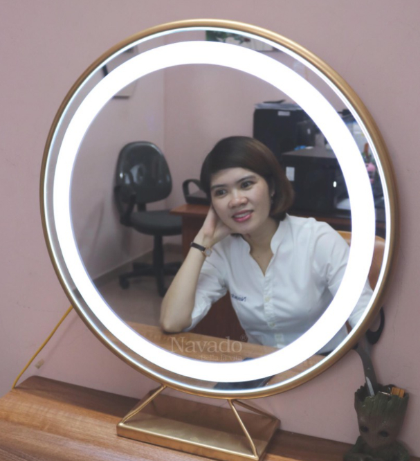 Gương Trang Điểm Để Bàn Khung Mạ Vàng Có Đèn Led Xịn | HomeAZ.vn