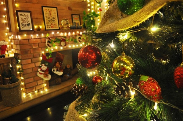 Phố tây Tô Ngọc Vân giúp bạn có thể mua đồ trang trí Giáng sinh với rất nhiều phụ kiện