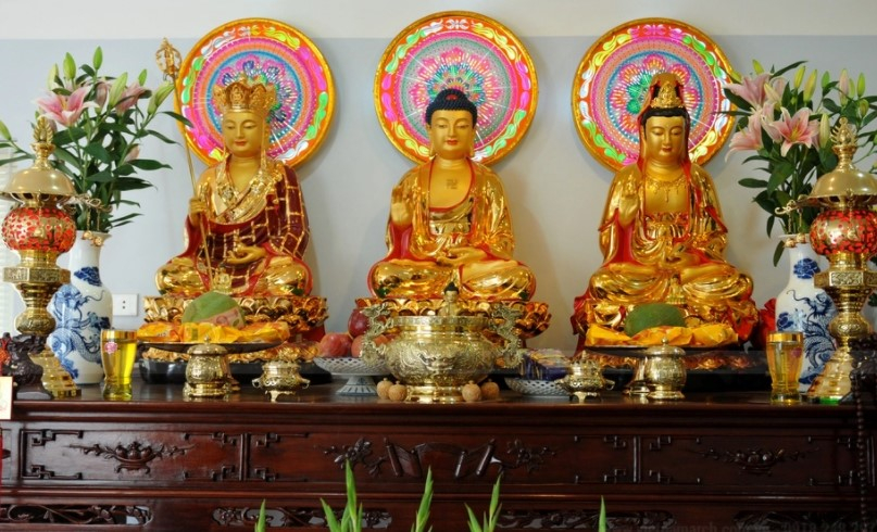 Tượng Phật là một pháp bảo trang nghiêm và thanh tịnh, cho nên việc thờ phụng cũng rất cần quan tâm.
