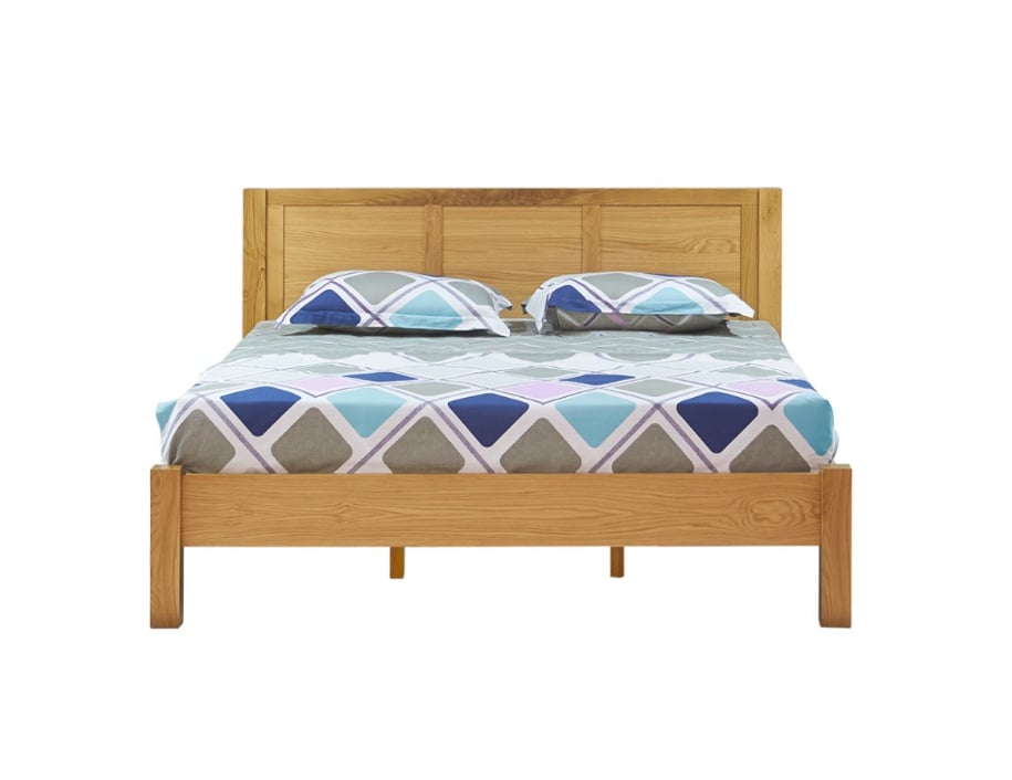 Giường gỗ đơn giản Baya Harris tuy thiết kế không cầu kỳ nhưng vẫn mang đến vẻ sang trọng cho không gian