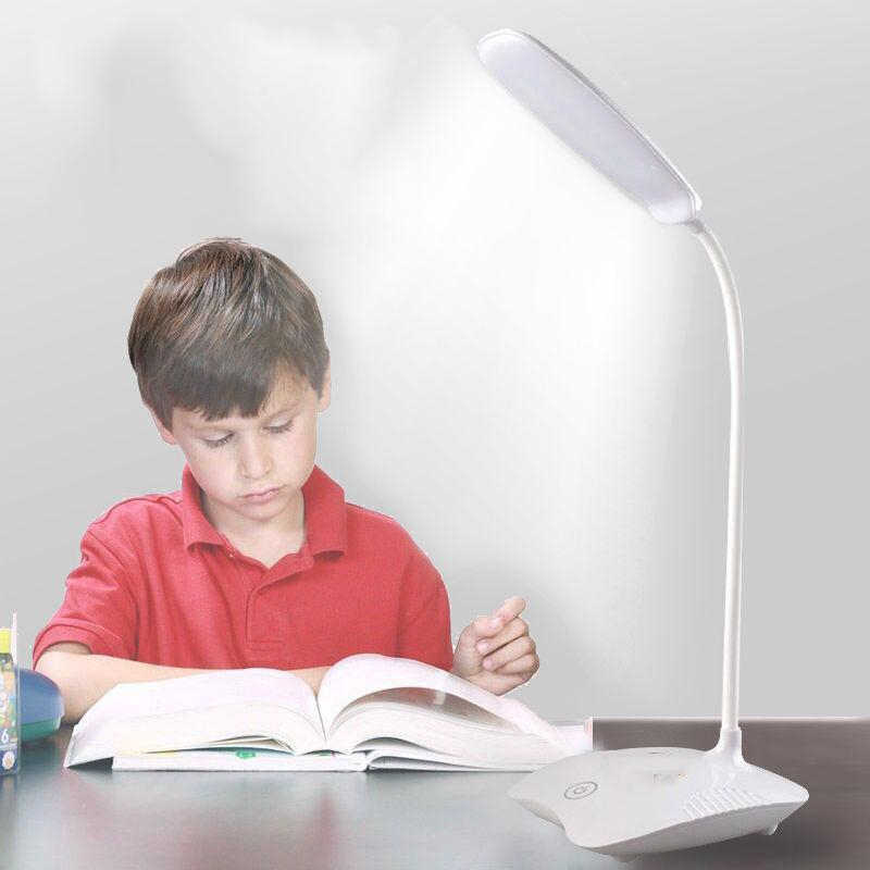 Tại sao nên dùng đèn học chống cận cho bé?