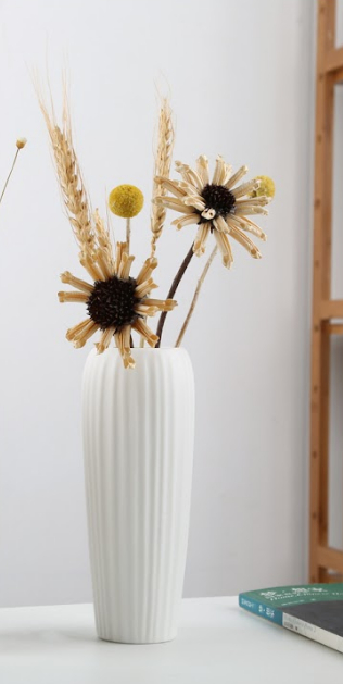 Bình cắm hoa gốm sứ trắng phong cách Bắc Âu đẹp giá rẻ 17cm ISABELL mã AZBLH009 kết hợp với những nhành hoa khô mang đến vẻ đẹp hoang dại mà cá tính.