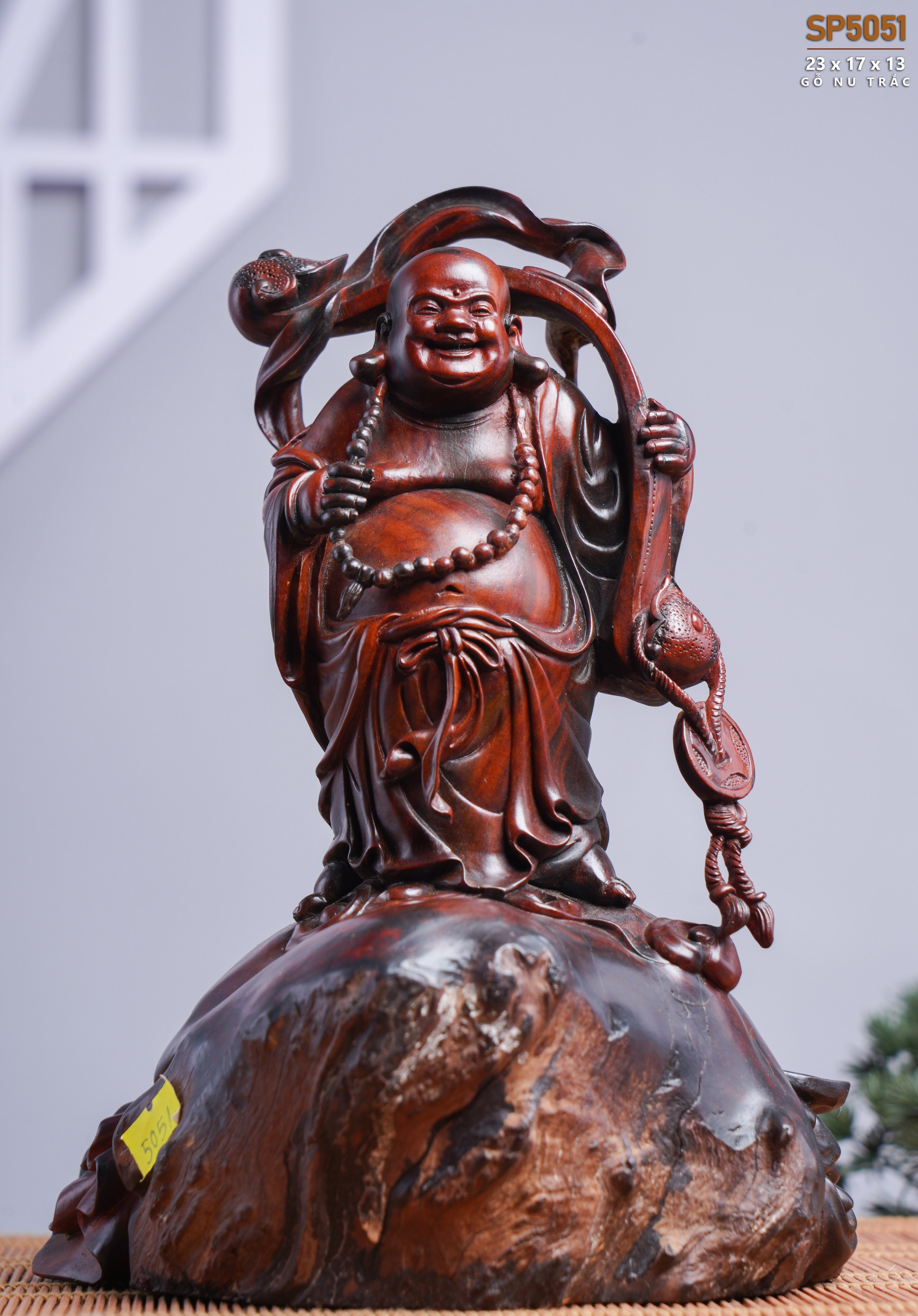 Tượng Phật Di Lặc Gỗ Nu Trắc Cao 23cm | HomeAZ.vn