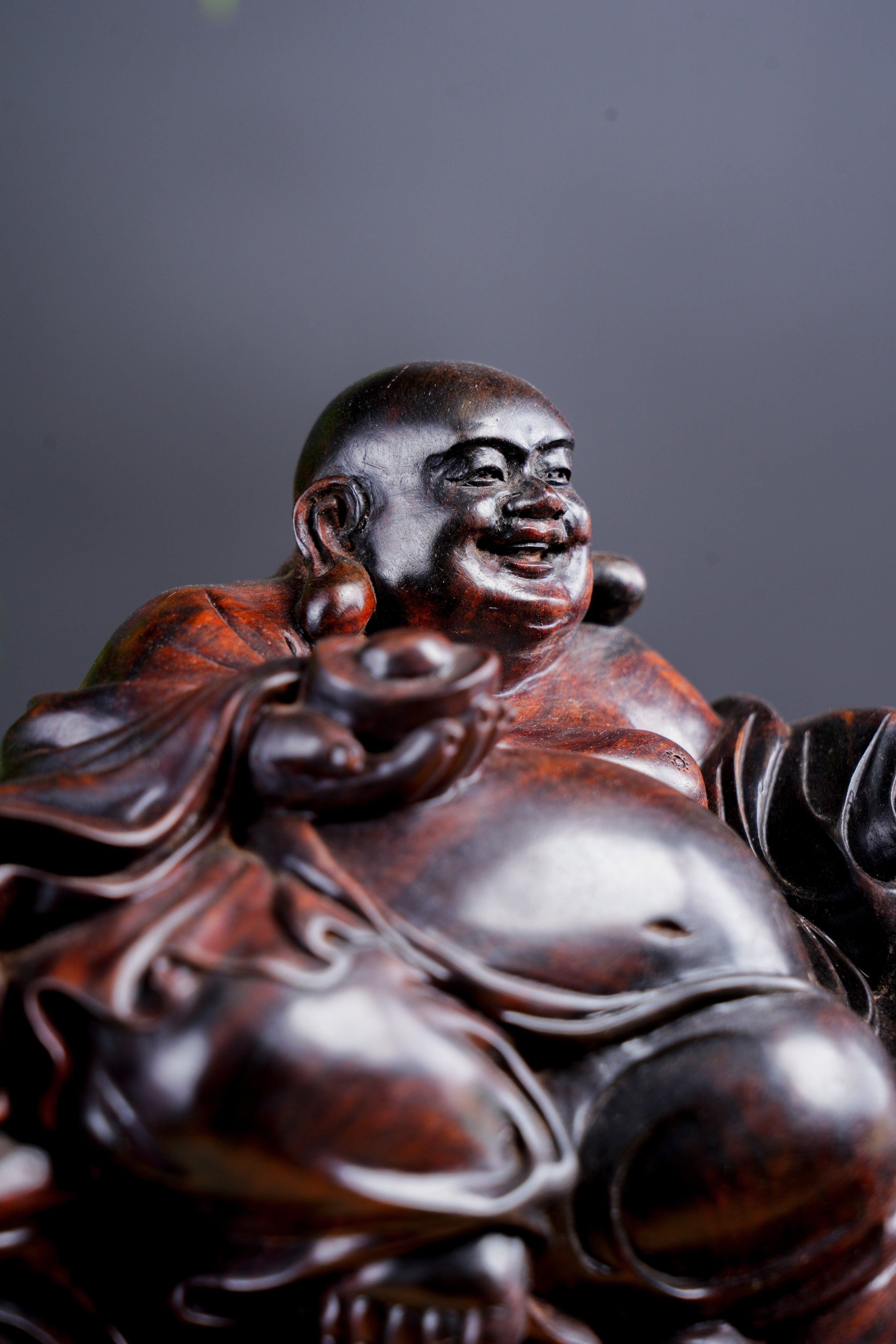 Tượng Phật Di Lặc Để Bàn Gỗ Nu Trắc | HomeAZ.vn