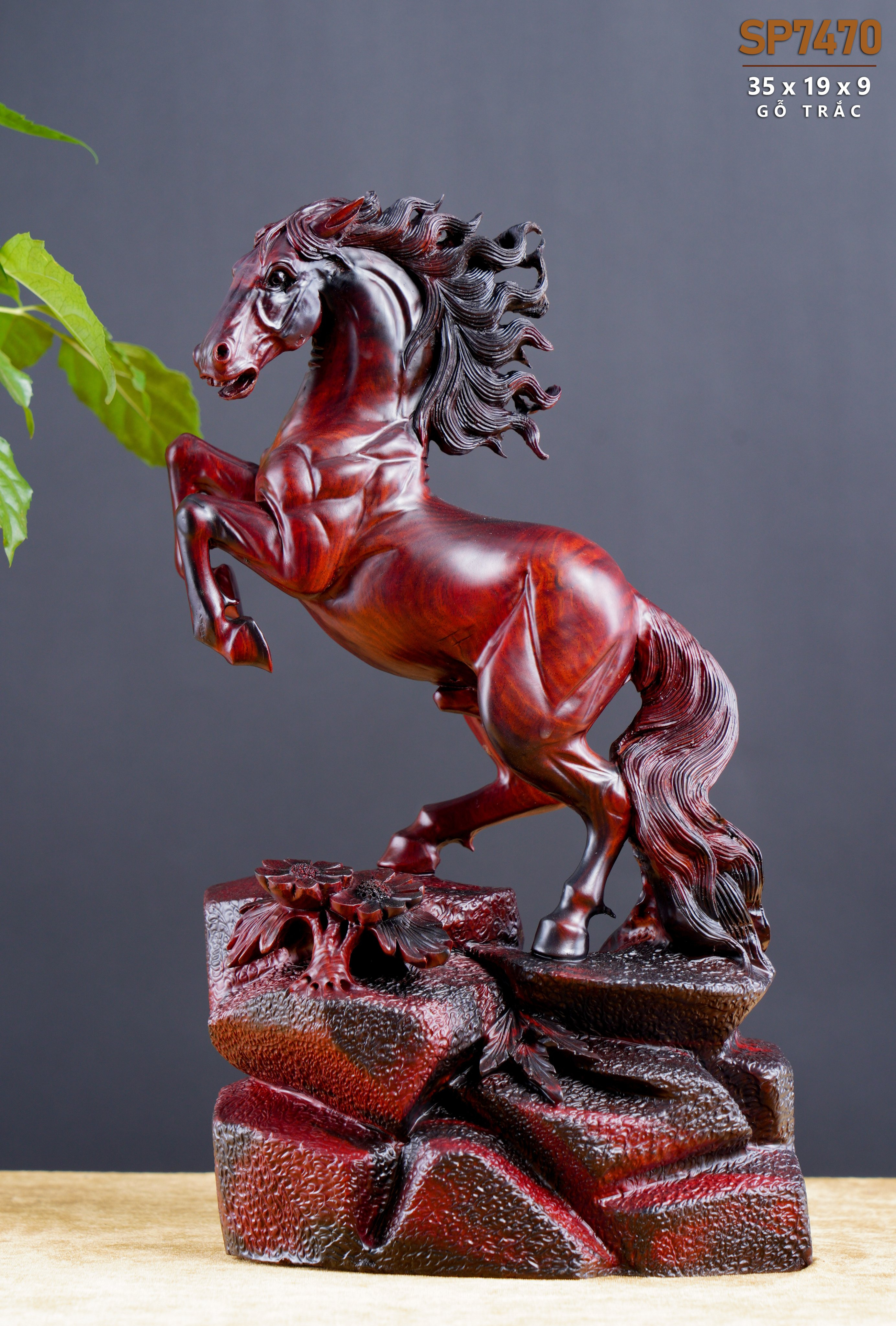 Tượng Ngựa Để Bàn Nhất Mã Gỗ Trắc Cao 35cm | HomeAZ.vn