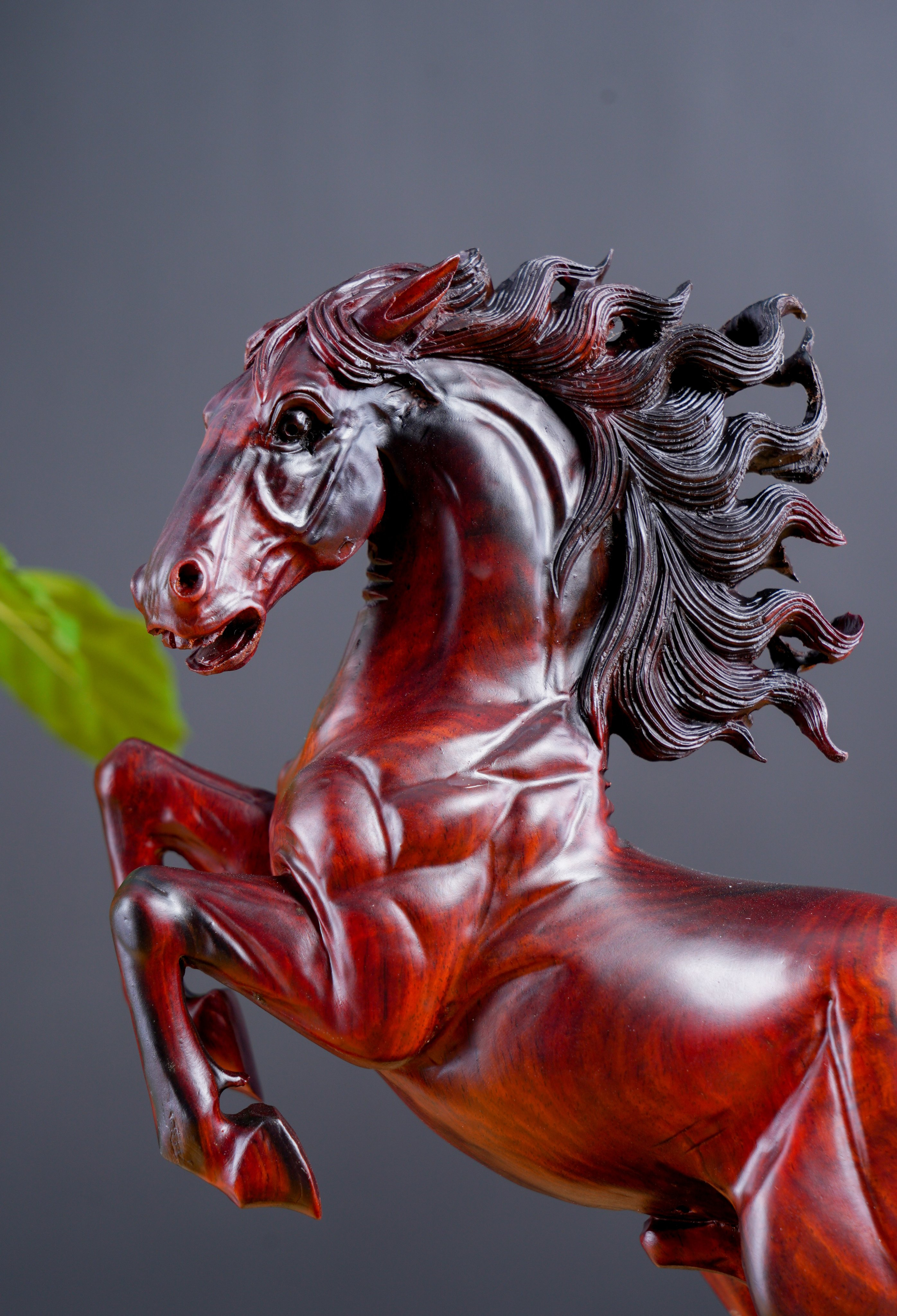 Tượng Ngựa Để Bàn Nhất Mã Gỗ Trắc Cao 35cm | HomeAZ.vn