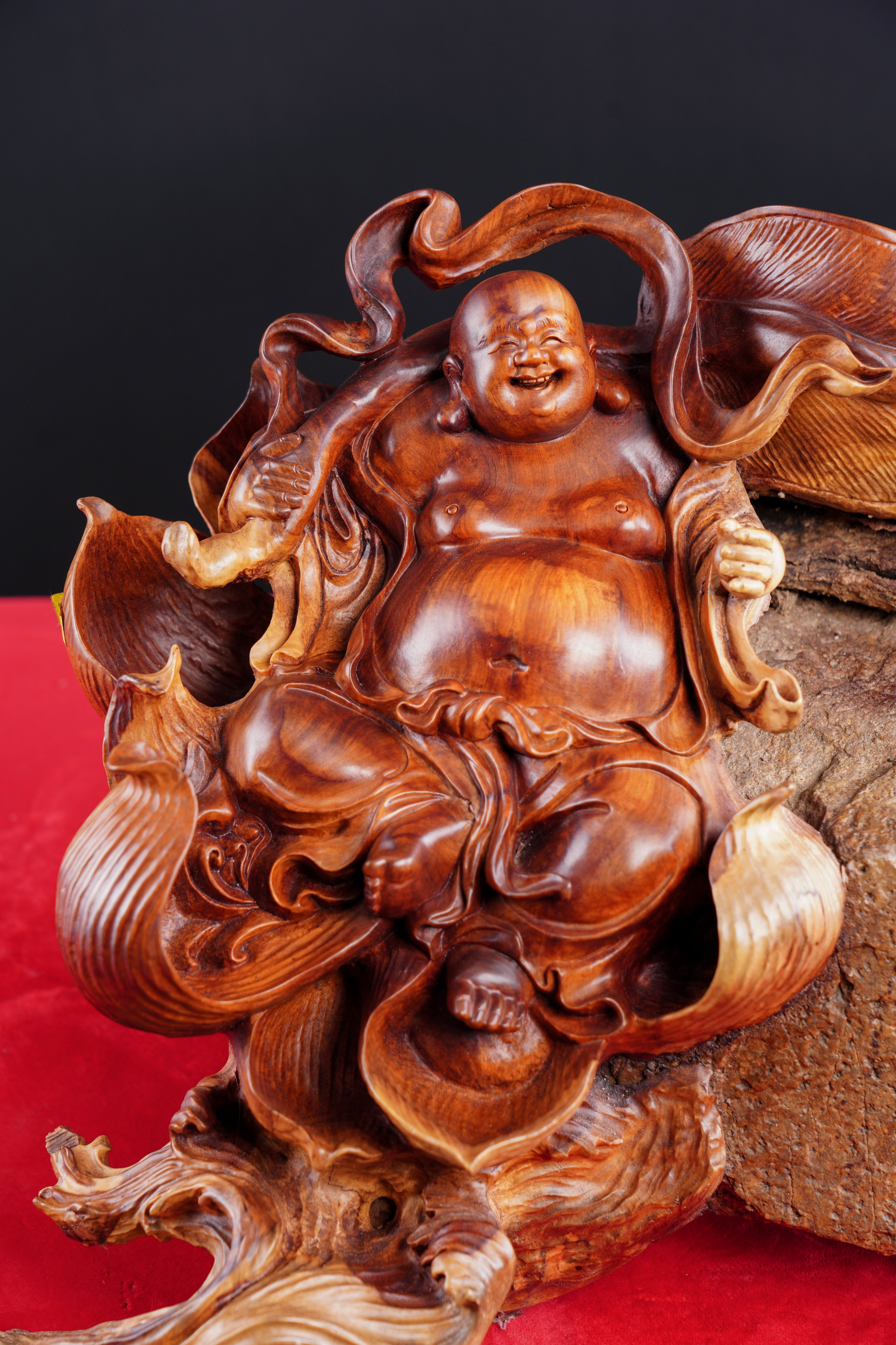 Tượng Phật Di Lặc Ngồi Sen Đá Gỗ Hương SP744  | HomeAZ.vn