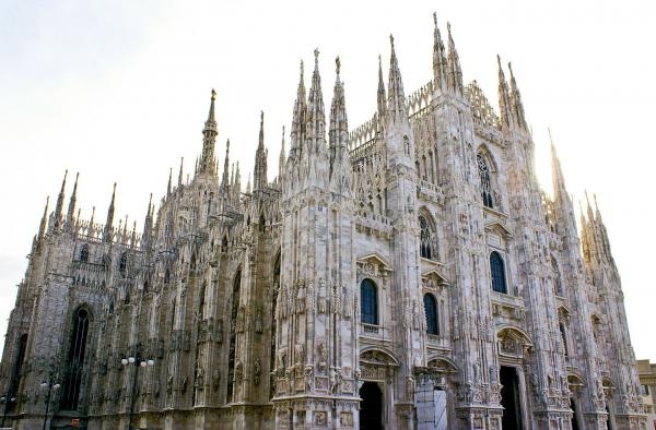 Nhà thờ Milan, Italy - hoàn thành vào năm 1897 trước công nguyên - là một trong 10 công trình kiến trúc Gothic tiêu biểu