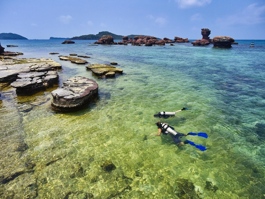 Diving-in-Phu-Quoc