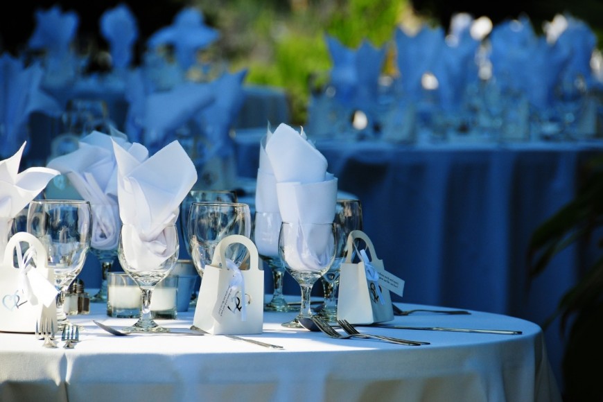 (870x580)_crop_gorgeous_dinner_setting