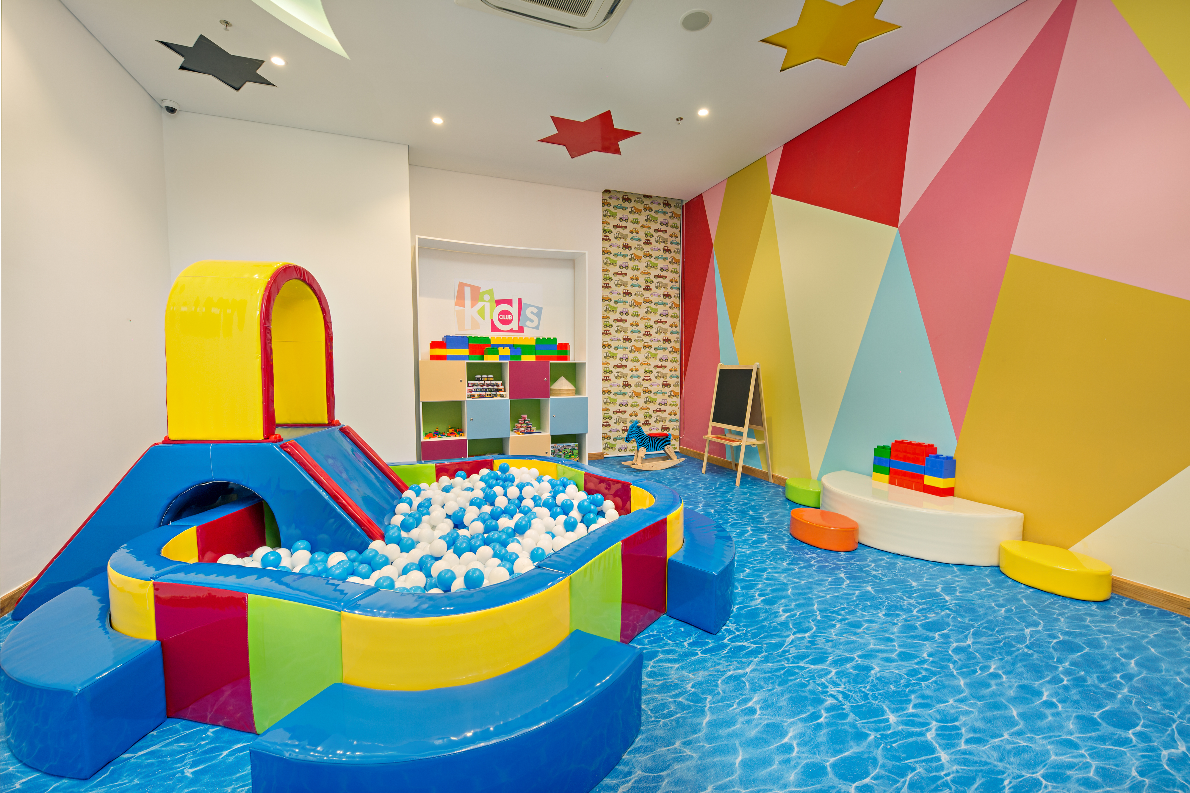 KIDS CLUB
