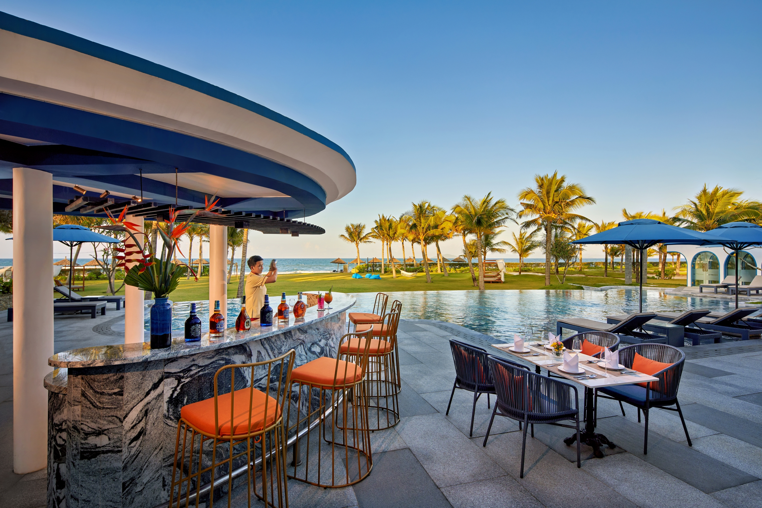 Pool Bar