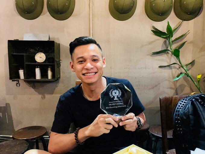 Độ Mixi có thể được xem như streamer thành công nhất Việt Nam, đã có thời gian dài gắn bó cùng NimoTV